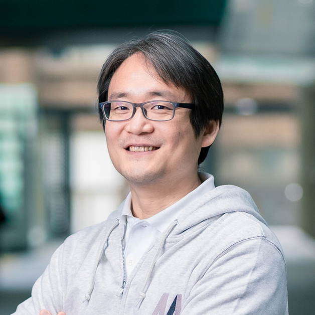 李 碩根（Lee Suckgeun）